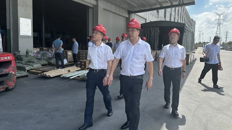 海盐县委书记莅临奥展实业、奥展航空考察调研5.jpg